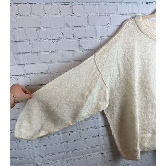 FREE PEOPLE alpaca nylon cream ivory oversized knit sweater pullover L NWOT - Picture 3 of 9